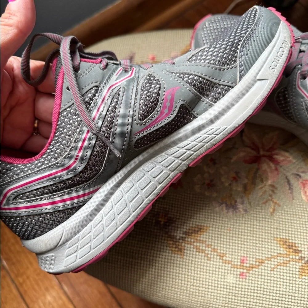 Saucony Cohesion Grid Women's Gray and magenta Running Shoes Sz 7.5W, pre owned - Picture 6 of 11